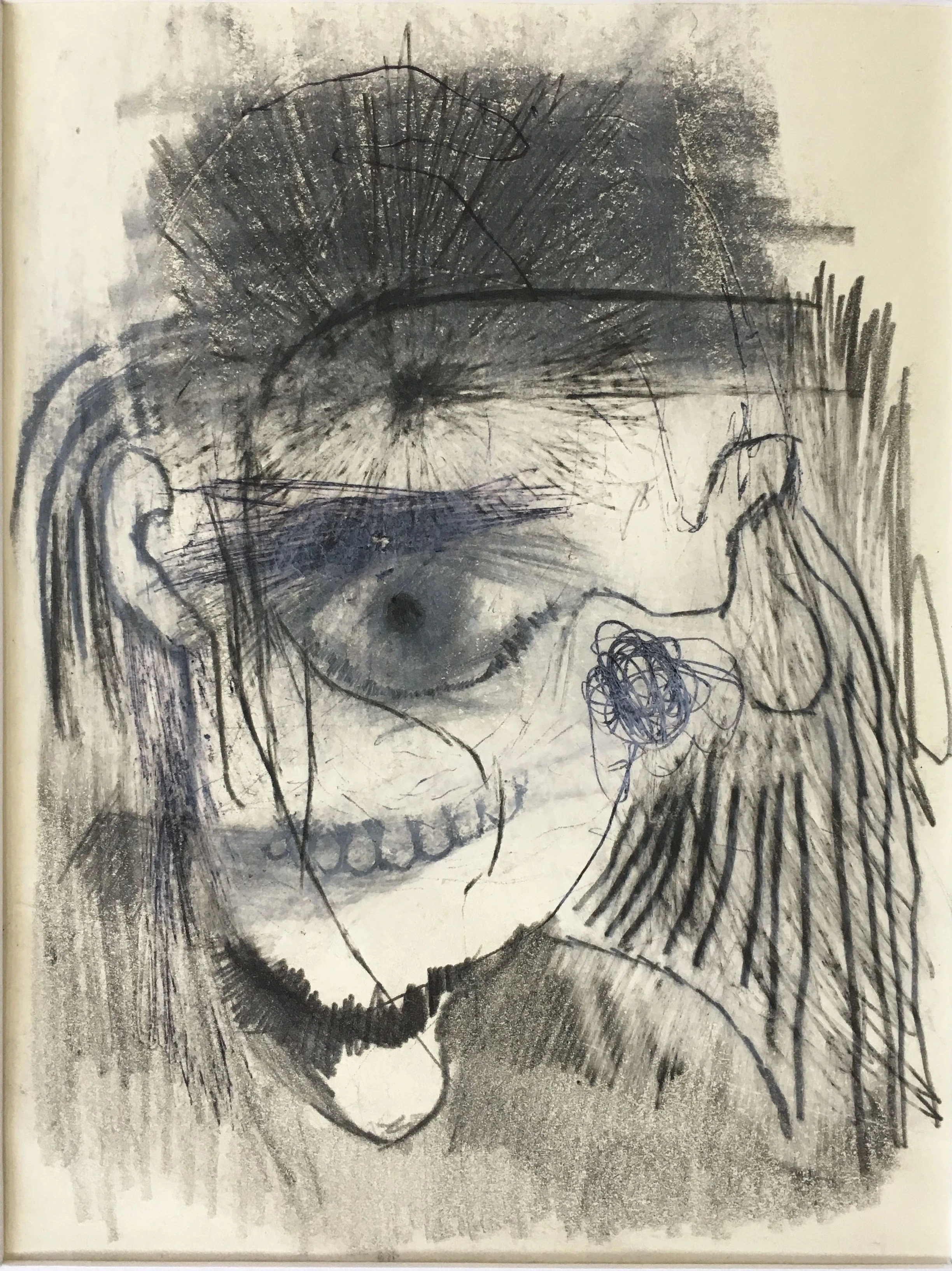 Rostro dibujado entre trazos densos y zonas de grafito